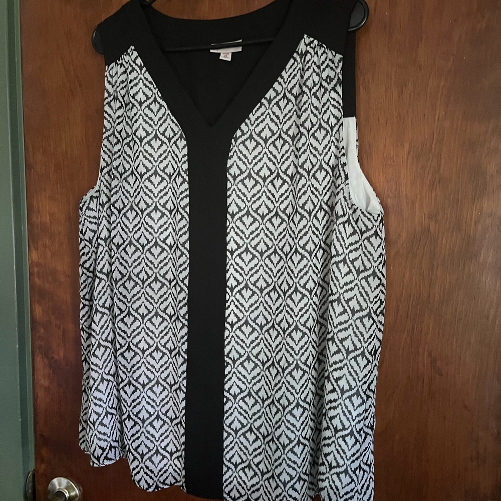 Chic Black and White Patterned Women's Sleeveless Blouse